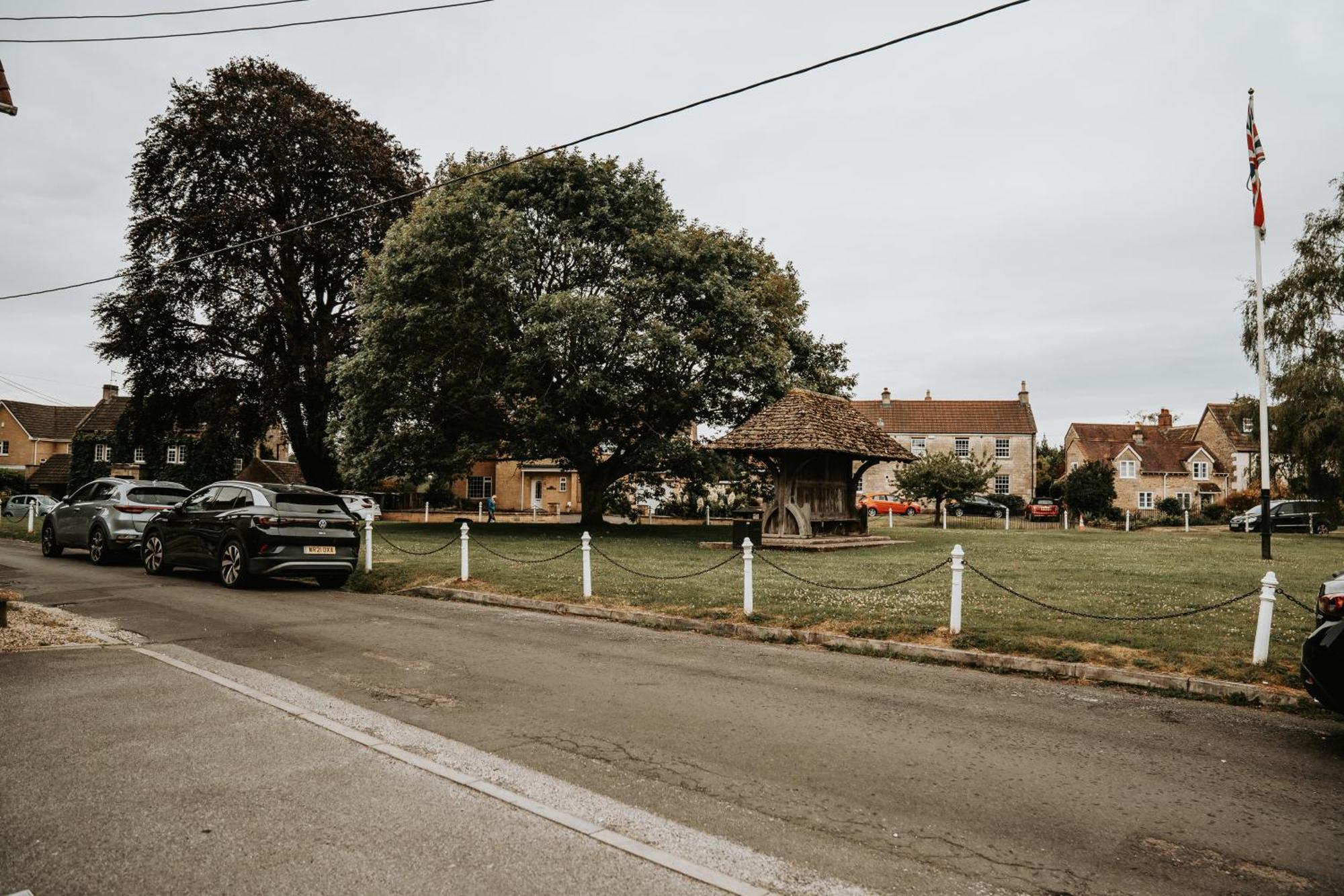 Retreat On The Green Holt  Exterior foto